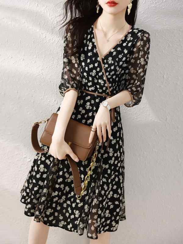 春 コーデ レディース ファッション オシャレ カワイイ   シンプル きれいめ ナチュラル 上品カジュアル 婦人服 ホワイト カラー 夏 Vネック 花柄 ウエスト スリム シフォン 半袖 ドレス ティーブレイク