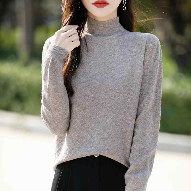 春 コーデ レディース ファッション オシャレ カワイイ シンプル きれいめ ナチュラル 上品カジュアル 婦人服 ホワイト カラー ハーフ タートルネック 菱形 ウール ニットインナー シャツ セーター トップス ｜リコット
