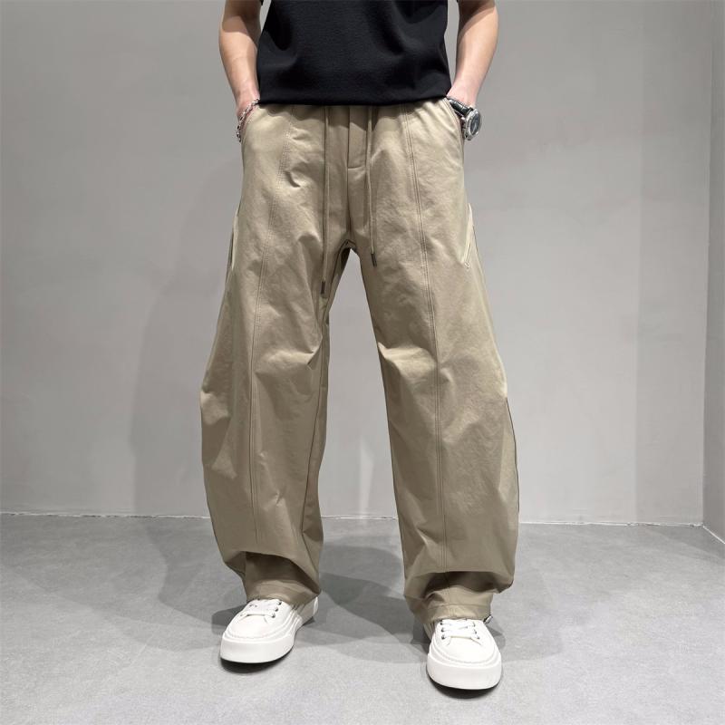 メンズ ファッション 服 男性用 シンプル かっこいい 大人 春コーデ アウトドア 機能的 キャンプ カジュアル カーゴ パンツ ゆったり 快適 カット ワイドレッグ カーブド パンツ