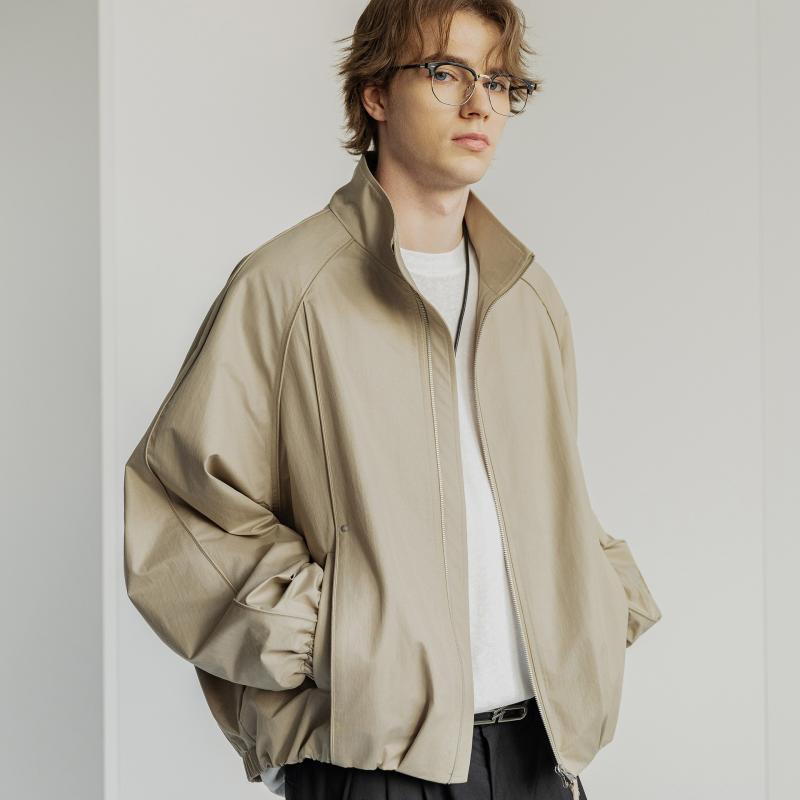 メンズ 流行り物 服 成人男性用   分かりやすい かっこいい 成年者 春コーデ  一部分 上衣