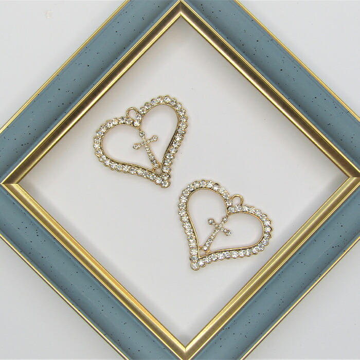 楽天市場 キラキラハートの大きめチャーム インパクト クロス 可愛いハートと十字架 アリス ハートの嬢王 クリスタルパーツ メタル 貼り付け センターパーツ バックチャーム ハンドメイド 資材 キラリと輝く可愛さ Lieben 楽天市場店