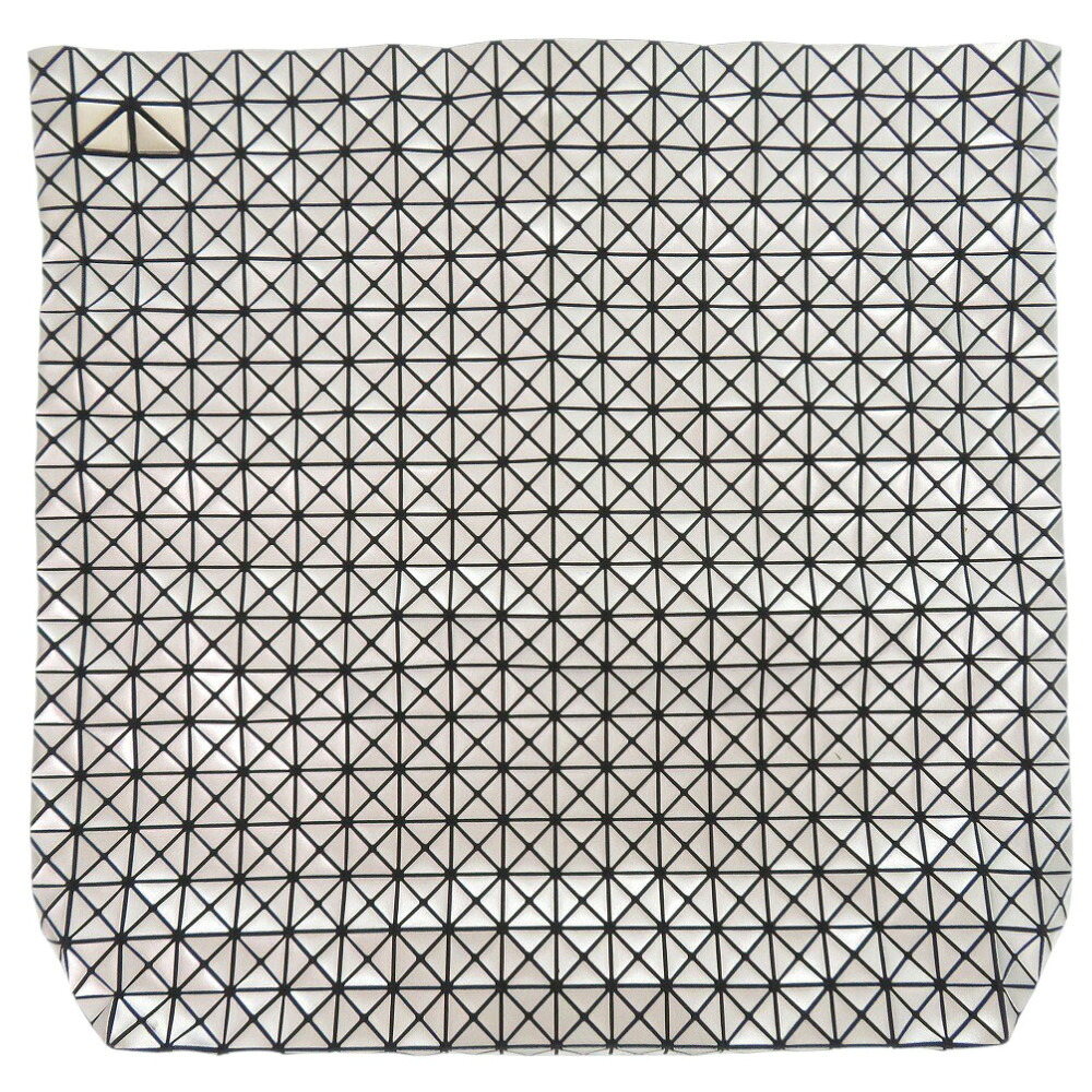 新品同様 イッセイミヤケ バオバオ ポリウレタン/コットン シルバー クラッチバッグ 1796【中古】ISSEY MIYAKE