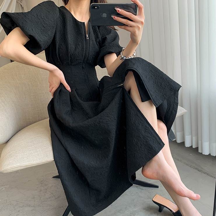 ホワイト ミモレ丈 フレア ワンピース ゆったり 夏 お尻カバー 4XL 2XL L 春 ラウンドネック ブラック XL サイズ豊富 M 個性的 ドレス 柄あり 鎖骨きれい ひざ下 半袖 ボリューム ワンピドレス ボリューム袖 レディース 刺繍 3XL