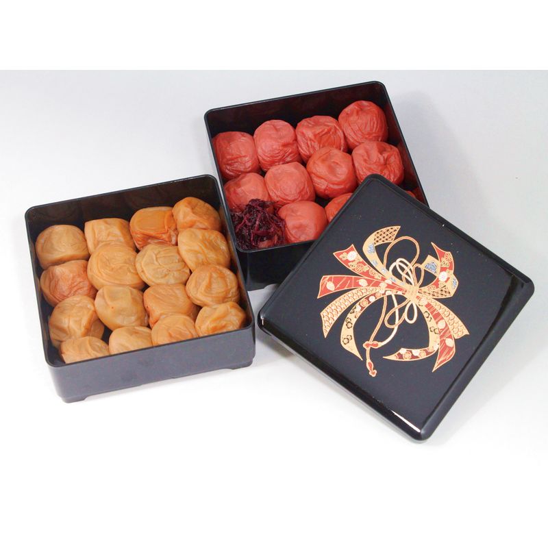 【送料無料】【直送品】紀州南高梅 二段重 農家の梅 3787-45 黒<br>［梅干し 紀州南高梅 しそ梅 はちみつ梅 紀州 和歌山 梅園 詰合せ 贈り物 御礼 御祝い記念品 ギフトセット ノベルティ バレンタイン プレゼント］