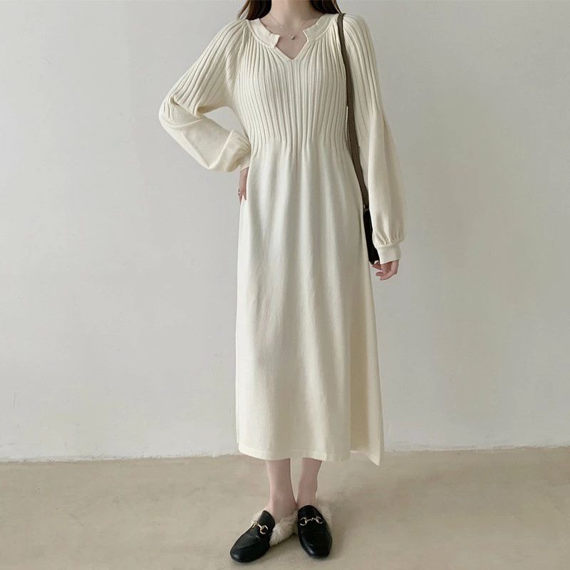 レディース ワンピース 膝下 長袖 Vネック フレア フェミニン もこもこ ふわふわ 厚手 ニット かわいい 大人可愛い きれいめ シンプル おしゃれ 無地 秋 デート お出かけ 休日 M L XL 2XL ホワイト ブラック