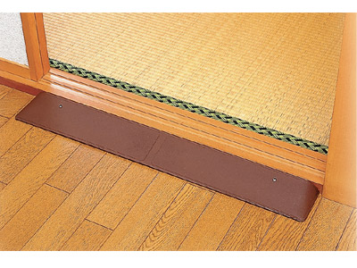 楽天市場 段差スロープ ゴム 室内用ラバースロープ 3h 3cm段差用 リッチェル 段差解消スロープ 車椅子 スロープ 介護 生活雑貨のライフプラザ