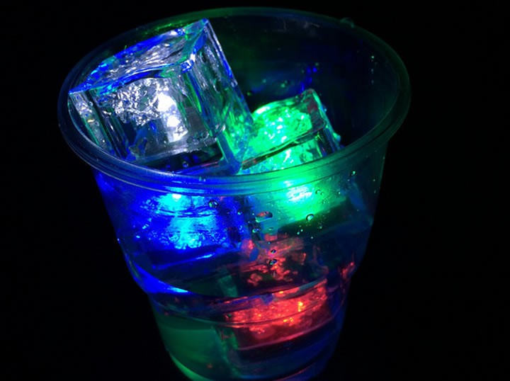楽天市場 7色に光るアイスライト 光る氷 水に入れると自動的に点灯 12個セット Lp Iceled12 送料無料 ライフパワーショップ楽天市場店
