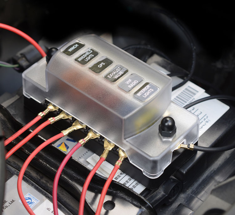 楽天市場】6WAY回路 平型ヒューズボックス 6分岐配線 12V‐32V汎用 5A