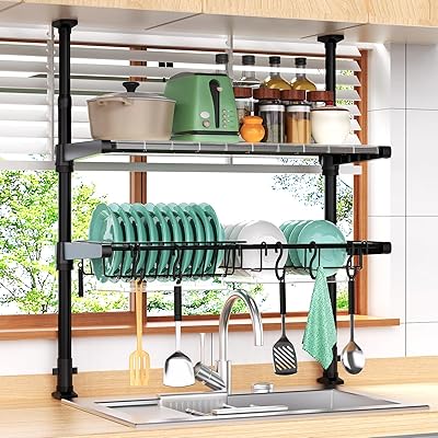 水切りラック 突っ張り トレーラック式 バスケット式 高さ68-110cm調節可能 耐荷重20kg 大容量 シンク上 おしゃれ 2段 水切りかご バスケット 炭素鋼製 省スペース 組み立て簡単 穴開け不要 調味料ラック 自然乾燥可能 (ブラック トレ|LIFE QUEST