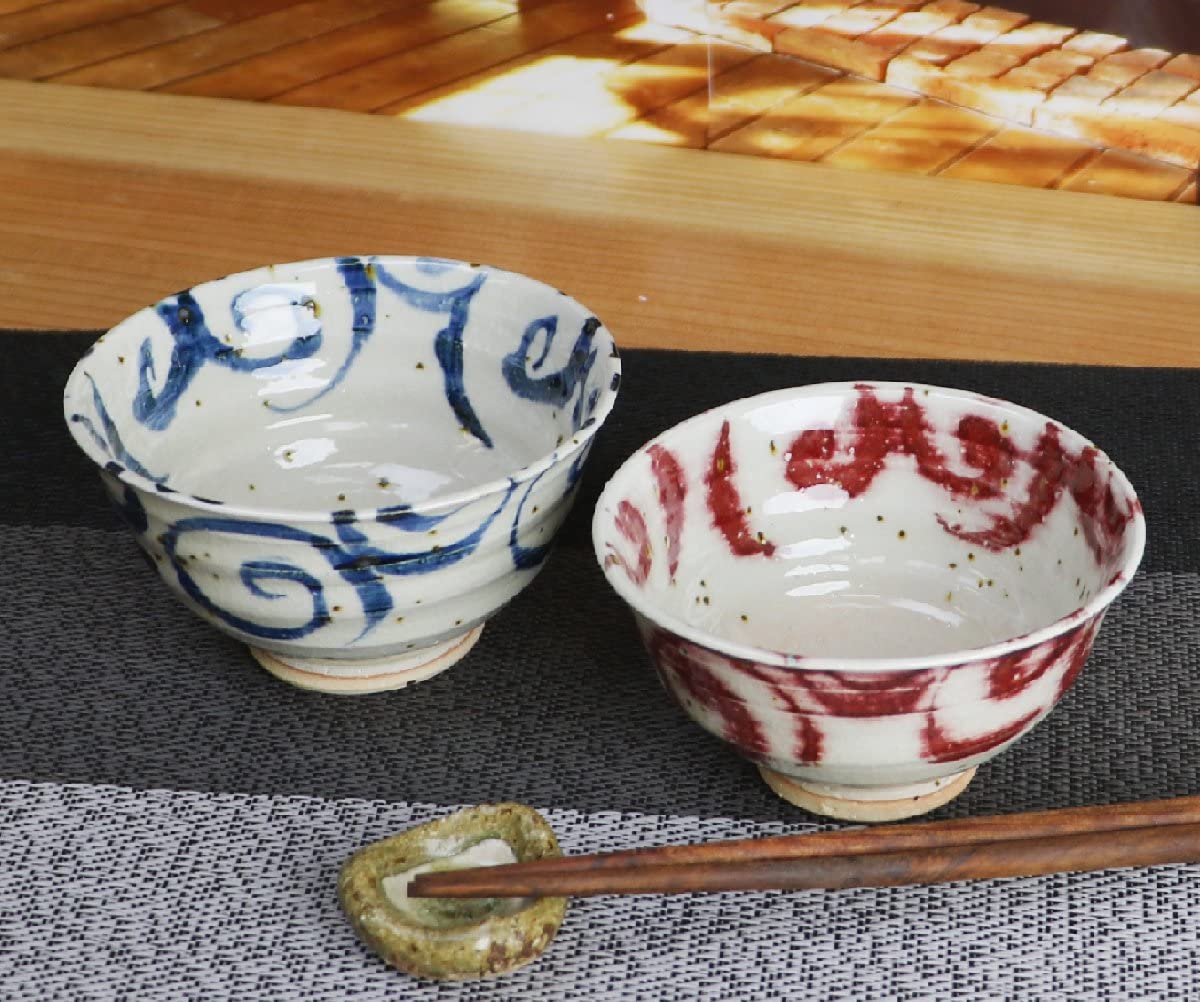 信楽焼 夫婦茶碗 飯椀【水面唐草（青・赤）セット茶碗w909-07_909-08 】夫婦 めおと ペア カップル しがらき焼 陶器 焼き物 食器 めし椀 お茶碗 ご飯茶碗 オシャレ おしゃれ ギフト プレゼント 贈り物