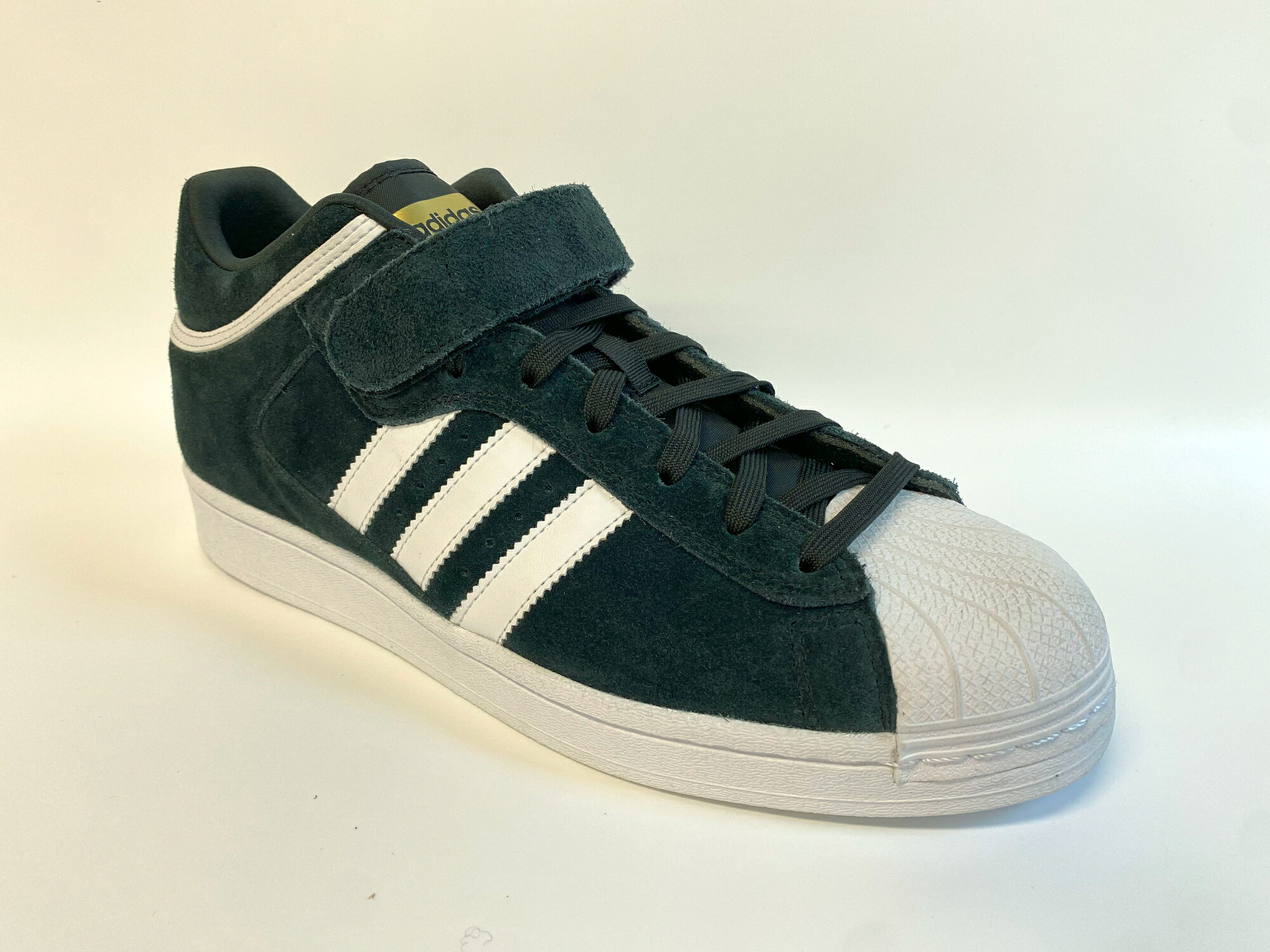 【adidas skateboarding 】アディダス Pro Shell Mid Trainers [プロ シェル ミッド] コアブラック/フットウェアホワイト/ゴールドメタリック IE6599　日本国内正規品｜like