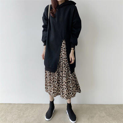 ワンピース スウェットワンピ レイヤード風 フード付き レディース 袖あり 長袖 アニマル柄 カジュアル ミモレ丈 おしゃれ 可愛い ヒョウ柄 フェミニン かっこいい ワンピ ドレス グリーン ブラック 黒 春 秋 冬 代 30代 40代 50代 Kuechen Ly