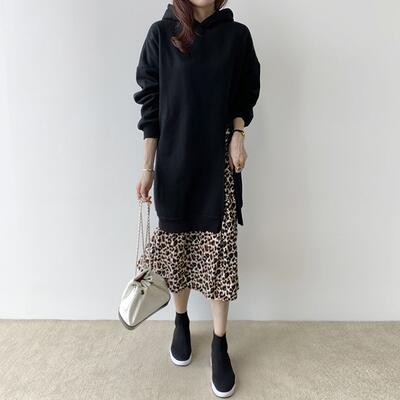 ワンピース スウェットワンピ レイヤード風 フード付き レディース 袖あり 長袖 アニマル柄 カジュアル ミモレ丈 おしゃれ 可愛い ヒョウ柄 フェミニン かっこいい ワンピ ドレス グリーン ブラック 黒 春 秋 冬 代 30代 40代 50代 Kuechen Ly