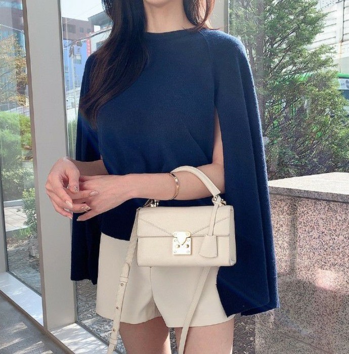 一部即納 2025 2color ケープ スリット スリーブ ニット