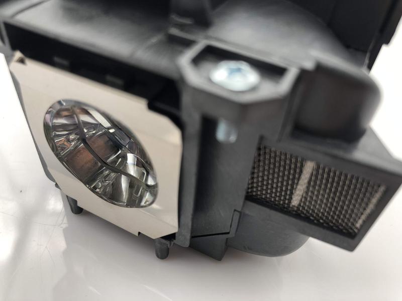 Chaowei E88 プロジェクター 交換用 ランプ 純正 Osram オスラム 裸電球 バルブ ＋ 汎用ハウジング 180日 対応機種: S27 EB-945H EB-955WH EB-965H EB-98H EB-X04｜LiLishop6