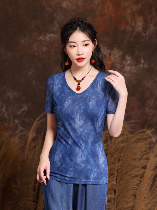 Tシャツ レディース 夏 春夏 Vネック 短袖 復古 快適 気質 透気 網? トップス 直筒 普通丈 純色 抽象柄 セットインスリーブ シルク加工 ポリエステル 95%以上 軽量 吸湿速乾 接触冷感 日常使い カジュアル 欧米風 ミドルロング レギュラー