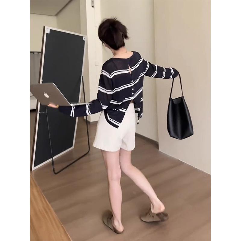 T シャツ 女性用 夏用 長袖 条紋柄 ネイビー ライトブラウン 接触冷感 粘着繊維 ニット素材 ワイドシルエット ルーズフィット プルオーバー ラウンドネック スリット バックスリット 薄手 軽量 吸湿速乾 UVカット 防晒 日韓カジュアル 日常使い