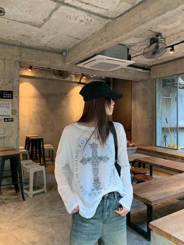 Tシャツ レディース 長袖 十字架柄 微透け 防晒 上衣 ゆったり トップス セットインスリーブ プリント加工 ラウンドネック ワイドシルエット ミドル丈 ヴィンテージ風 ポリエステル コットン混 ホワイト ブラック 接触冷感 吸湿速乾 軽量 伸縮性 春