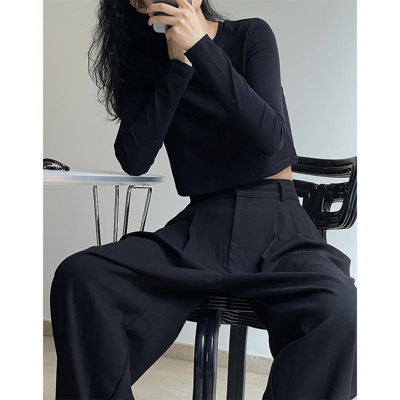 Tシャツ 女性用 秋 長袖 クロップド トップス 切り替え デザイン 丸首 コットン混紡 純色 ホワイト ブラック グリーン ピンク ゆったりシルエット 韓国風 カジュアル 日常使い 軽量 吸湿速乾 短め丈 レイヤード コーディネート シンプル かわいい