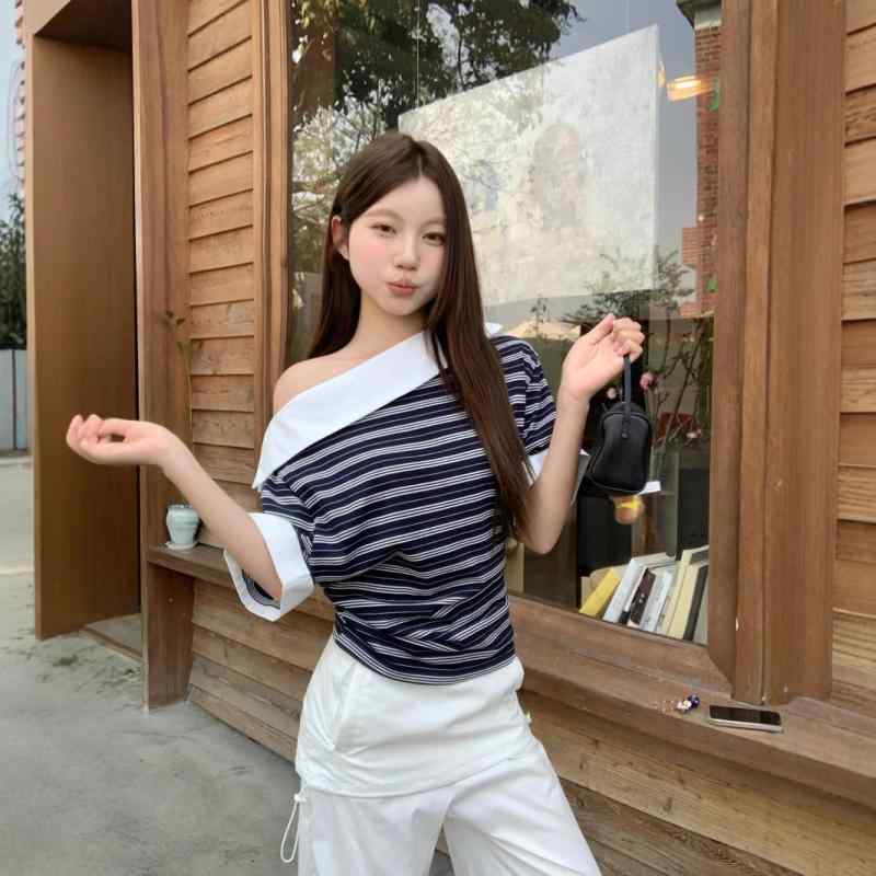 Tシャツ 女性用 夏 短袖 ストライプ 切り替え 斜肩 Vネック トップス 綿 ポリエステル 接触冷感 吸湿速乾 軽量 伸縮性 ビッグシルエット コットン混 ダークブルー ネイビー系 韓国風 カジュアル 普段使い 通勤対応 復古 デザイナー風