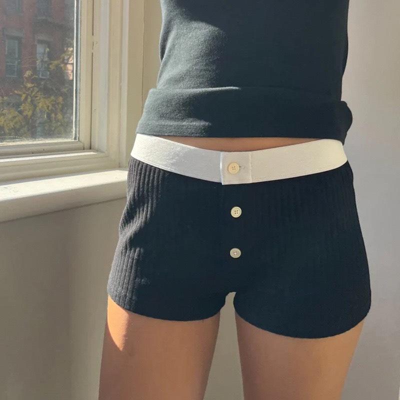 レディース ショートパンツ 低腰 熱パンツ 運動パンツ ハーフパンツ タイトフィット 切り替えデザイン 接触冷感 吸湿速乾 軽量 伸縮性 綿混 再生繊維 花柄プリント ネイビー ブラック ホワイト グレー 夏用 かわいい 甘めスタイル 普段使い 部屋着