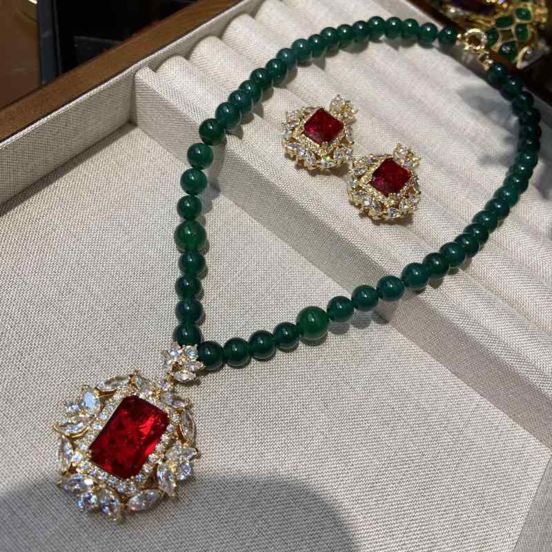 ネックレス 女性用 方形ルビー ペンダント チェーン 鎖骨 アクセサリー マーブル 貝殻 真珠 ダイヤモンド 加工 幾何学 形状 多層 銅 素材 人造水晶 花 モチーフ 軽奢 スタイル ファッション 通勤 夏 軽量 41cm 50cm 調整可能 植物 花