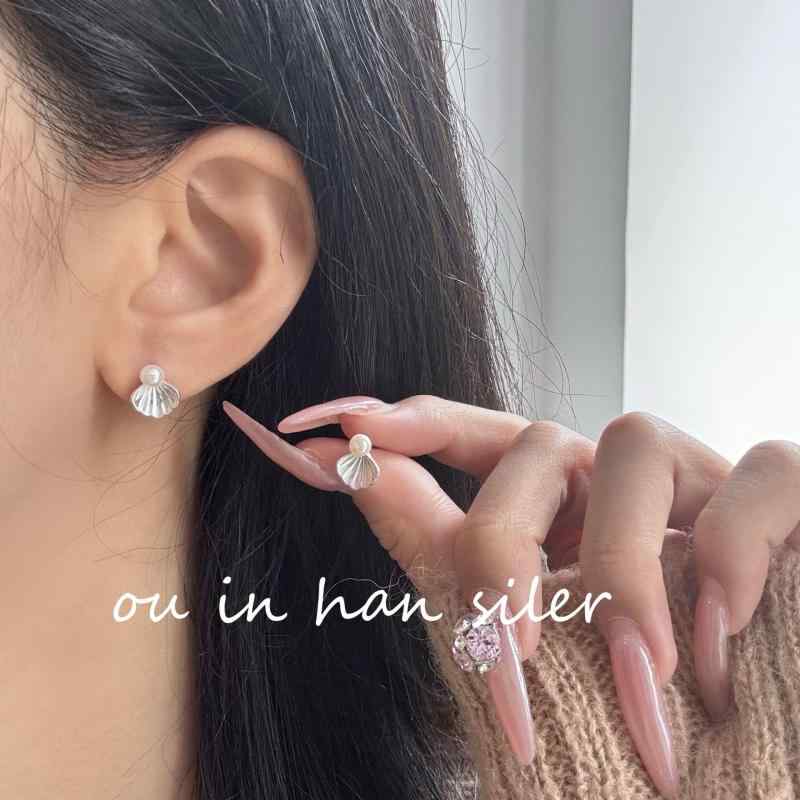 イヤリング 女性用 淡水真珠 貝殻 スタッド 925純銀 シンプル モダン ファッション 通勤 軽量 銀色 自然 春夏