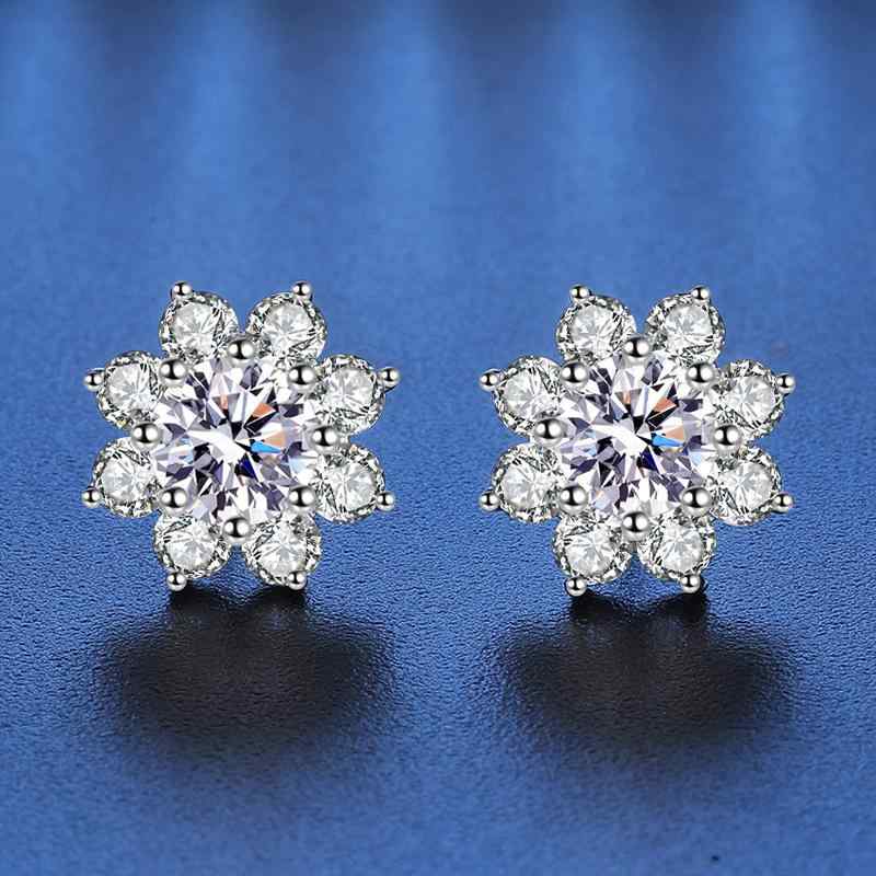 ピアス 女性用 花 モアサナイト スタッド 925シルバー 電気メッキ加工 花びら かわいい 清新 甘い 植物モチーフ 夏 ファッション アクセサリー ジュエリー 耳飾り シンプル 輝き 円形 スタイリッシュ 日常使い 軽量 繊細 デザイン