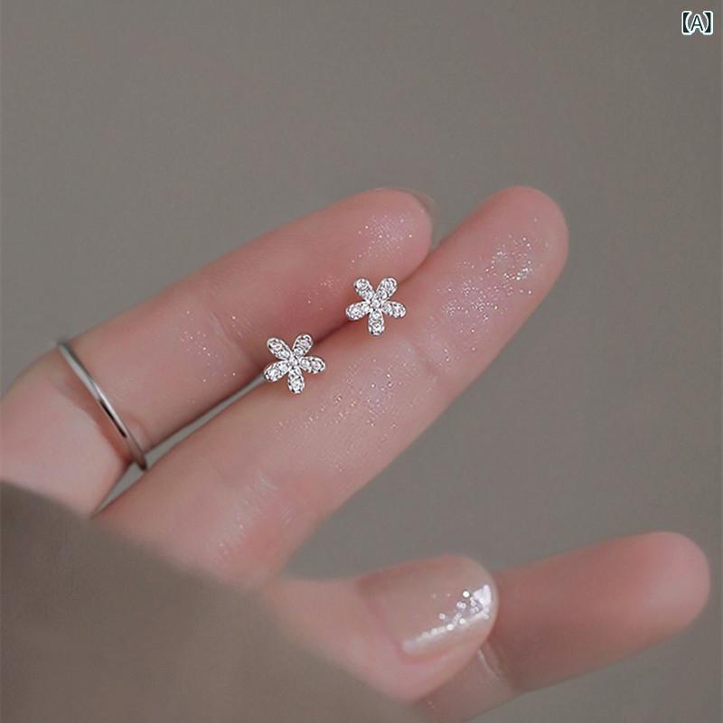 イヤリング 女性用 925純銀 花? 耳? 清新 かわいい 森ガール スタイル 幾何学 デザイン プラチナカラー 接触冷感 加工 植物モチーフ 軽量 日常使い アクセサリー 夏 シーズン 百搭