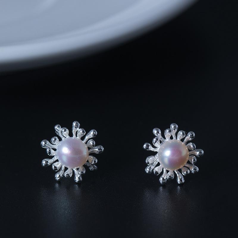 イヤリング 女性用 925シルバー シンプル 真珠 雪花 太陽花 耳飾り ファッション かわいい 花モチーフ 植物柄 優雅 春夏 トレンド 通勤スタイル 軽量 アクセサリー 日常使い