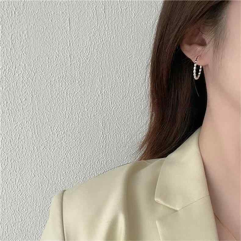 イヤリング 女性用 シルバーピアス 925純銀 大型 丸型 幾何学 シンプル ファッション 軽量 冬 アクセサリー 丸珠 耳飾り スタイリッシュ 通勤