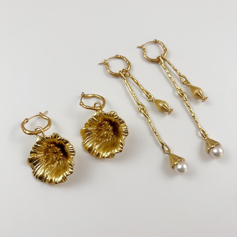 イヤリング 女性用 花モチーフ アシンメトリー 珍珠 ビーズ 花? 花卉 植物柄 復古 ヴィンテージ 欧米風 ファッション 通勤用 かわいい 軽量 電気メッキ加工 春夏 アクセサリー