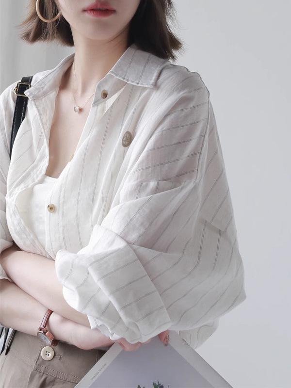 シャツ 女性用 夏 春夏 防晒 長袖 トップス 綿麻 接触冷感 軽量 吸湿速乾 条紋 切り替え デザイン 翻領 ボタン ゆったり シルエット 中長丈 外出着 普段使い カジュアル スタイル 白色 日韓風 再生繊維 混紡 薄手 通勤 コーデ