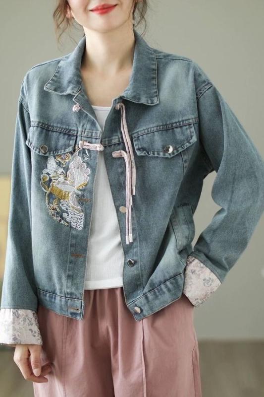 ジャケット 女性用 秋冬 デザイン 刺繍 デニム 切り替え トップス 盤ボタン ゆったり スタンドカラー ショート丈 無袖 POLO領 伸縮性 雪ニール 再生繊維 ブルー 私服 名媛 御姐風 カジュアル 普段使い 軽量 通勤 部屋着