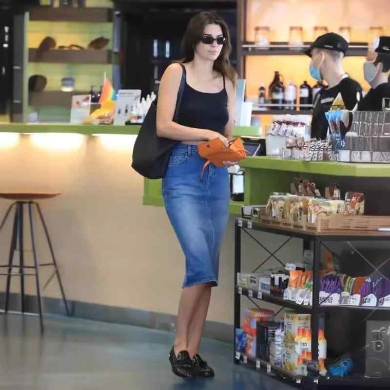 スカート 女性用 デニム ハイウエスト ミッドレングス 夏 ブルー 洗い加工 甘辛スタイル 軽量 伸縮性 通勤用 普段使い カジュアル 膝丈 フレア 再生繊維 ビッグシルエット
