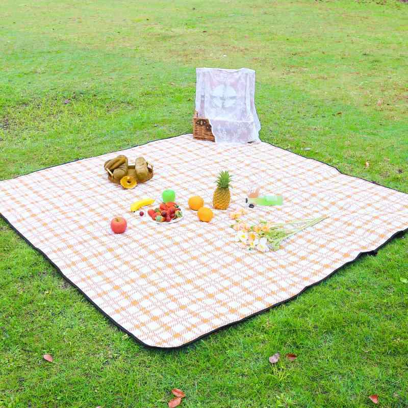 アウトドア マット キャンプ ピクニック 防潮 加厚 地布 防水 防汚 洗濯可能 折りたたみ 軽量 綿素材 格子柄 赤白 青白 オレンジ白 緑白 2-4人用 4-6人用 公園 旅行 車中泊 春夏 秋冬 通年
