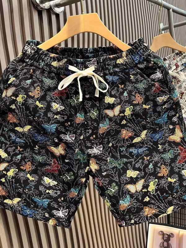 メンズ ショートパンツ フラワープリント 夏用 トレンド 個性 バタフライ柄 レジャー 5分丈 ブラック ポリエステル 直筒 無弾性 韓流風 百搭 ワイド ルーズ スポーツ ビーチ 普段使い 軽量 通気性 速乾