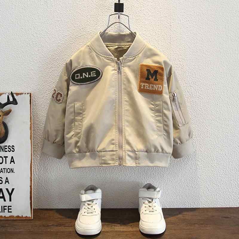 キッズ 男の子 秋冬 ジャケット 開衫 棒球服 短丈 長袖 立領 単排ボタン ポリエステル 柔らかい 運動 スタイリッシュ アルファベット柄 浅カーキ 3～8歳 100～140cm 通学 普段使い アウトドア 軽量 吸湿速乾 接触冷感