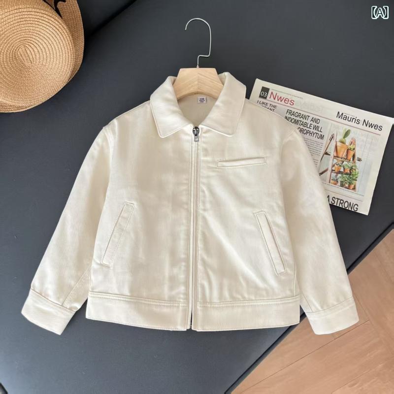 子供 服の 男の子と 女の子の ジッパーの 短い ジャケットが ゆったり して います。