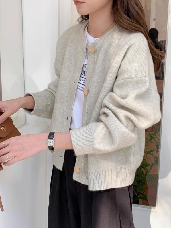 カーディガン レディース ニット 開衫 ?? 再生繊維 純色 中厚 丸首 長袖 ボタン 気質 通勤風 単排ボタン 普通丈 50cm～65cm 秋冬 春夏 花・稀色 赤 米杏色 かわいい ゆったり ルーズ クラシック 外套 トップス 軽量 伸縮性 吸湿速乾