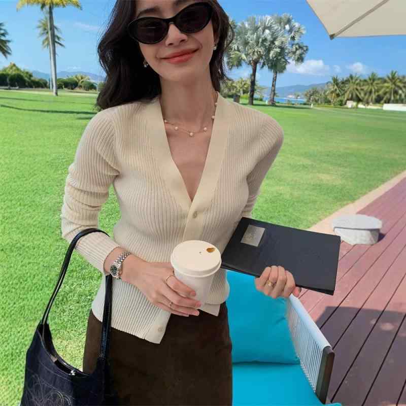 カーディガン 女性用 春秋 Vネック ニット 開き前 純色 スリムフィット ショート丈 インナートップス 羊毛混 薄手 長袖 修身シルエット 米白色 ピンク系 ブラック ライトグリーン 通勤 普段使い 軽量 高級感
