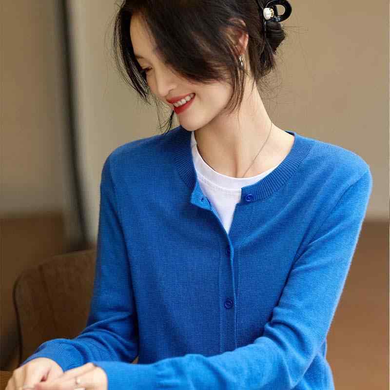 ニット カーディガン 女性用 羊毛混 宝石ブルー 通勤気質 快適 軽量 ゆったりシルエット 長袖 丸首 シングルボタン 春夏 秋冬 普段使い 吸湿速乾 切り替えデザイン コットン調 伸縮性 ラウンドネック ミドルゲージ スタイリッシュ コージー