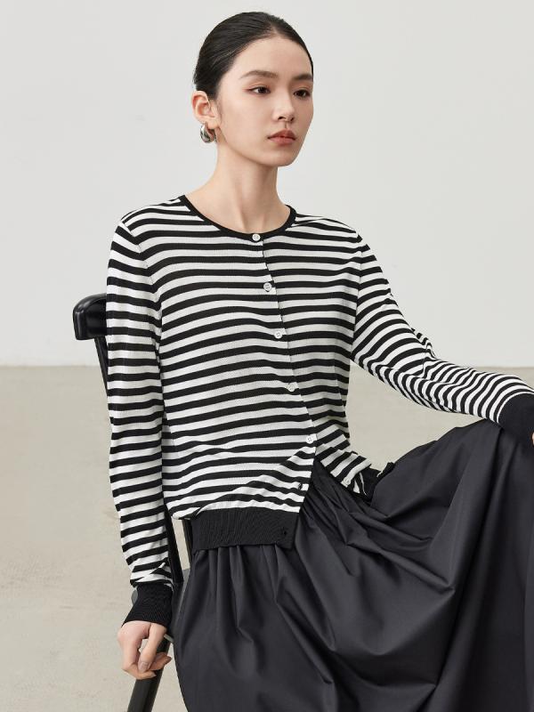 カーディガン 女性用 桑蚕? 針織 開衫 黒白 条紋 トップス 丸首 長袖 ルーズフィット 単品 気質 通勤 知性 スタイル 軽量 柔らかい 肌触り 秋冬 コーディネート