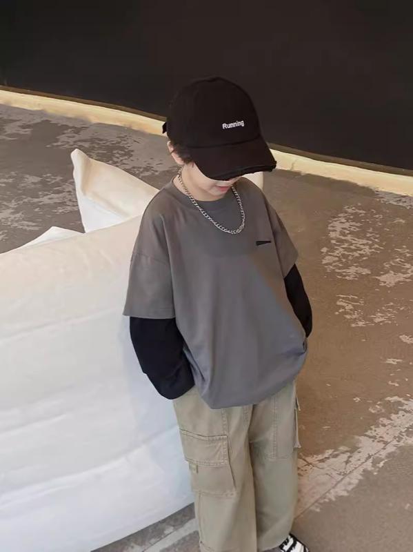 キッズ 男の子 長袖 Tシャツ トップス 綿素材 保暖 柔軟 切り替え デザイン 英倫風 トレンド スタイル ラウンドネック 深灰 ブラック 100-160cm 春秋 秋冬 普段使い 通学 ゆったり シルエット 吸湿 速乾 機能 軽量 伸縮性