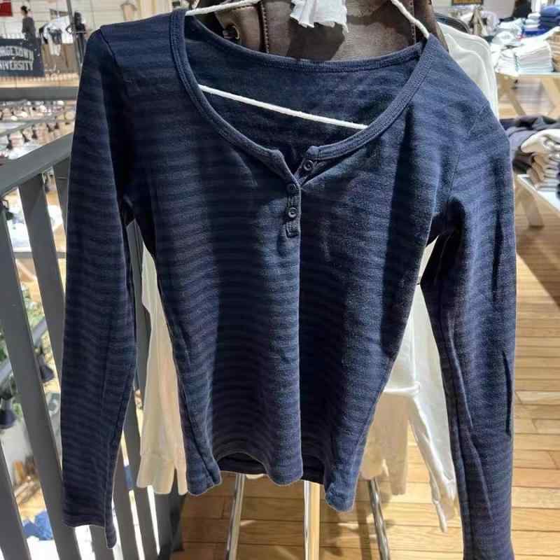 Tシャツ レディース 長袖 条紋 三粒ボタン 丸首 修身 スリムフィット トップス 上衣 綿素材 接触冷感 春夏 かわいい スタイリッシュ 普段使い 通勤用 軽量 吸湿速乾 清新 甘め コーディネート