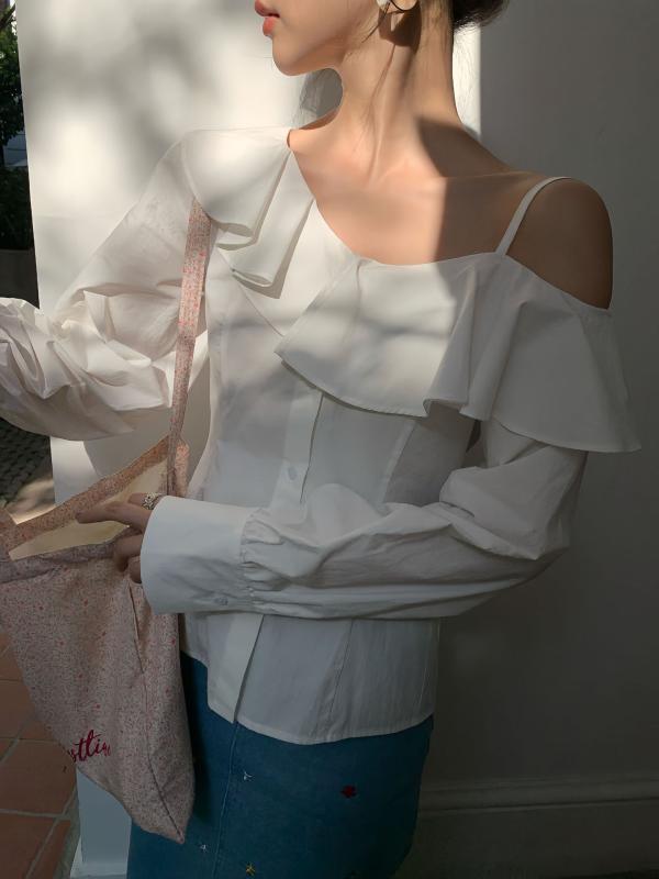 シャツ 女性用 春夏 フレンチスタイル 気品 ロマンティック フリル 長袖 オフショルダー 綿素材 純色 切り替え 斜め襟 シャツ袖 シングルブレスト 普通丈 私服 純欲風 カジュアル かわいい 白 ブルー ピンク パープル イエロー