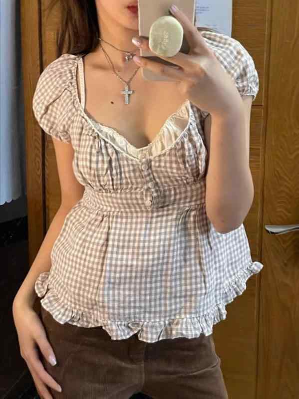 レディース Tシャツ トップス シャツ 短袖 泡泡袖 フリル袖 ゆったり袖 Vネック 3つボタン ウエストイン 短丈 ストライプ柄 チェック柄 コットン ポリエステル 混合素材 かわいい 甘め 爽やか 春夏 春物 通勤 普段使い 軽量 通気性 吸湿 伸縮