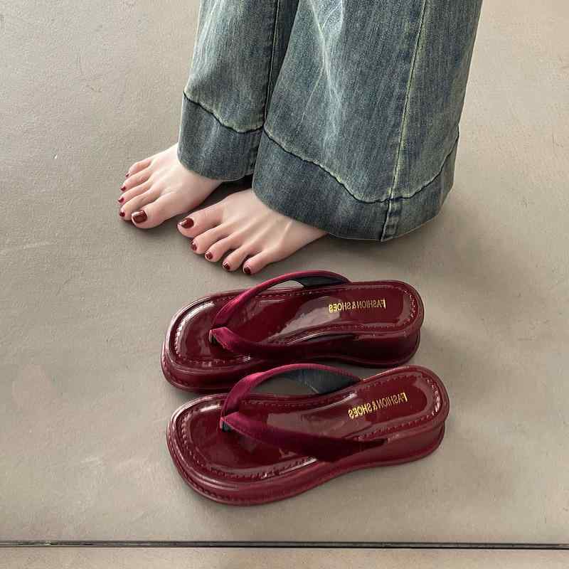 女性サンダル 厚底 ストラップ トングサンダル 夏用 ファッション 増高 フレンチスタイル クールシューズ ブラック ワインカラー PU素材 ラウンドトゥ 軽量 伸縮性 吸湿速乾 普段使い 通勤用 アウトドア ビーチサンダル 女性用 足元おしゃれ 快適履 5,456円