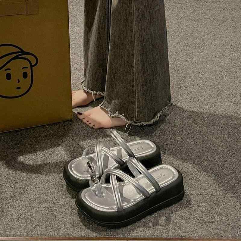 レディース 厚底 快適 セットトゥ サンダル 2025 春季 ファッション 外履き クッション 丸トゥ プー素材 銀色 米白色 女性用 低身長 ビーチ シューズ 軽量 伸縮性 夏向け 普段使い