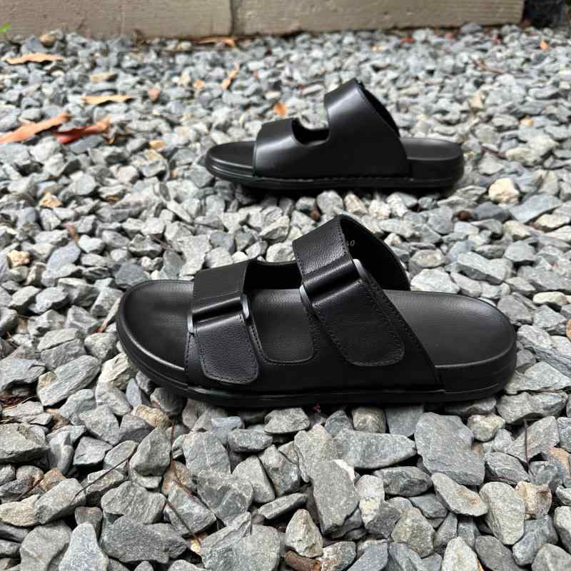 メンズサンダル 成人男性用 砂浜サンダル 夏用 黒いこと 本革 牛皮 巫女寄せ磁気テープ 仕立てもの ラバーソール 軽さ 通気性 伸縮性 ご機嫌酉の方角 ビッグ影ぼうし 青年時代心地好い 普段使い走り アウトドア 当たること冷感 吸湿速乾 生まれ変わり衣料繊維 象牙色 サクラ色系